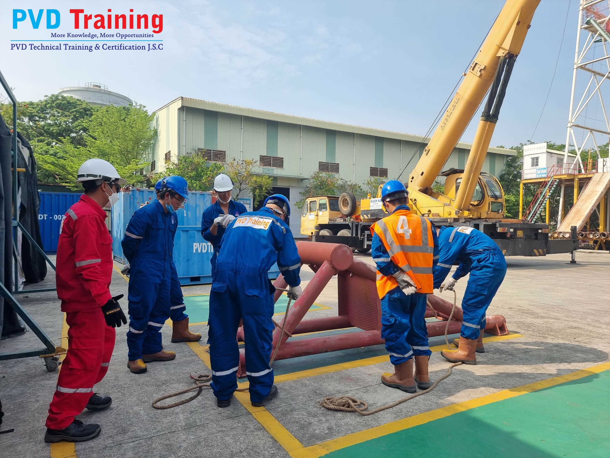 Chúc mừng các học viên của PVD Training đã hoàn thành khoá học Banksman & Slinger Training (Stages 1 & 2) ngày 8/4/2022 3 Z3324656179195 97fbc7bc2a8b80c93e3895ede1865306