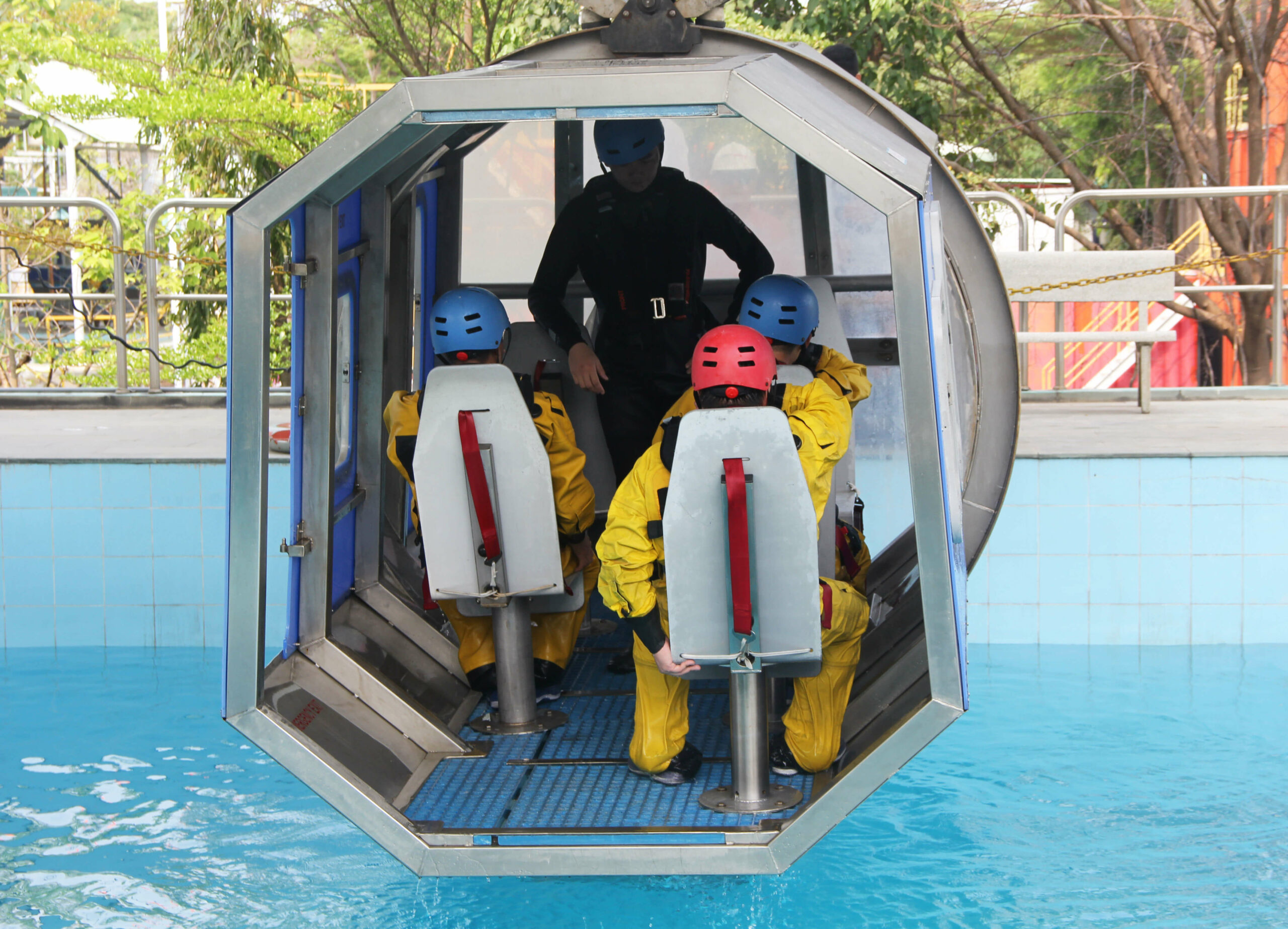 KỸ NĂNG THOÁT HIỂM KHI MÁY BAY TRỰC THĂNG GẶP SỰ CỐ 3 HUET 4 scaled