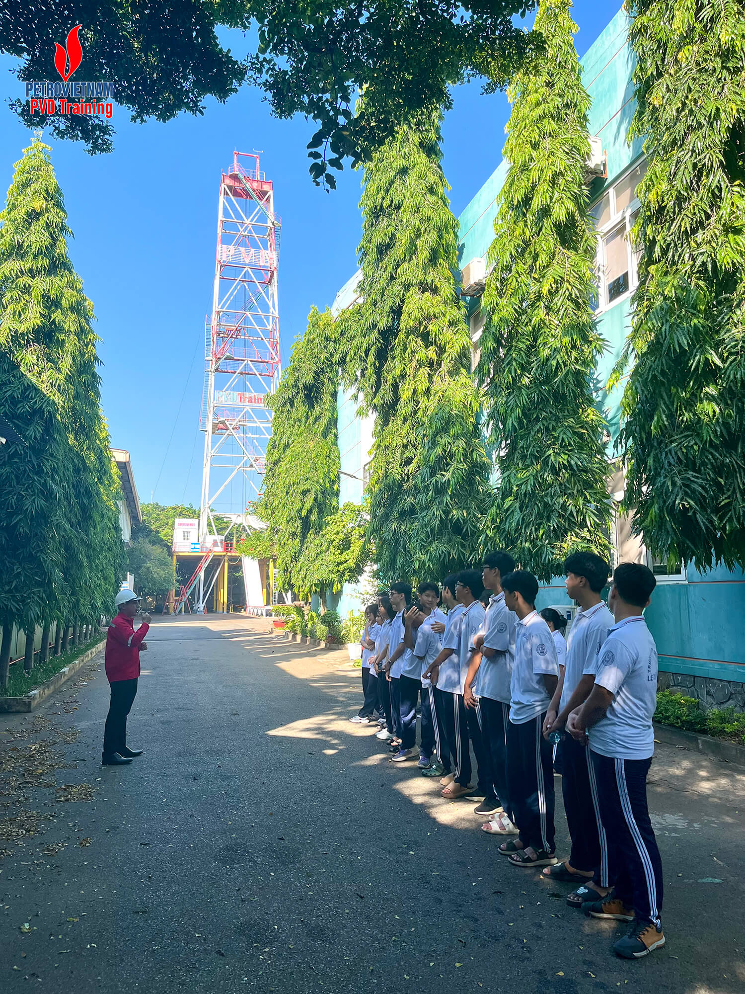 Hỗ trợ an toàn cộng đồng: PVD Training tổ chức thành công khóa học PCCC và Sơ cấp cứu cho học sinh THPT 6 IMG 7396