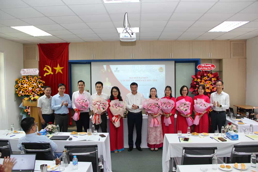 PVD TRAINING TỔ CHỨC ĐẠI HỘI ĐẠI BIỂU CÔNG ĐOÀN LẦN THỨ VI, NHIỆM KỲ 2025–2030 6 Ảnh 6: Ban Chấp hành Công đoàn khóa VI, nhiệm kỳ 2025-2030 ra mắt Đại hội.