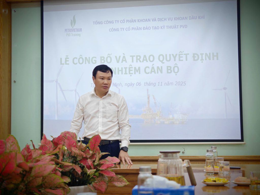 PVD TRAINING BỔ NHIỆM CÁN BỘ LÃNH ĐẠO MỚI 3 Ông Lương Thanh Tịnh - Bí thư chi bộ - Thành viên HDQT - Giám đốc PVD Training phát biểu giao nhiệm vụ