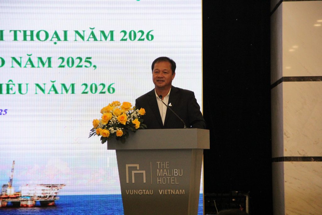 Comrade Mai Thế Toàn, Party Secretary and Chairman of the Board of Directors of PV Drilling, delivers his directive speech