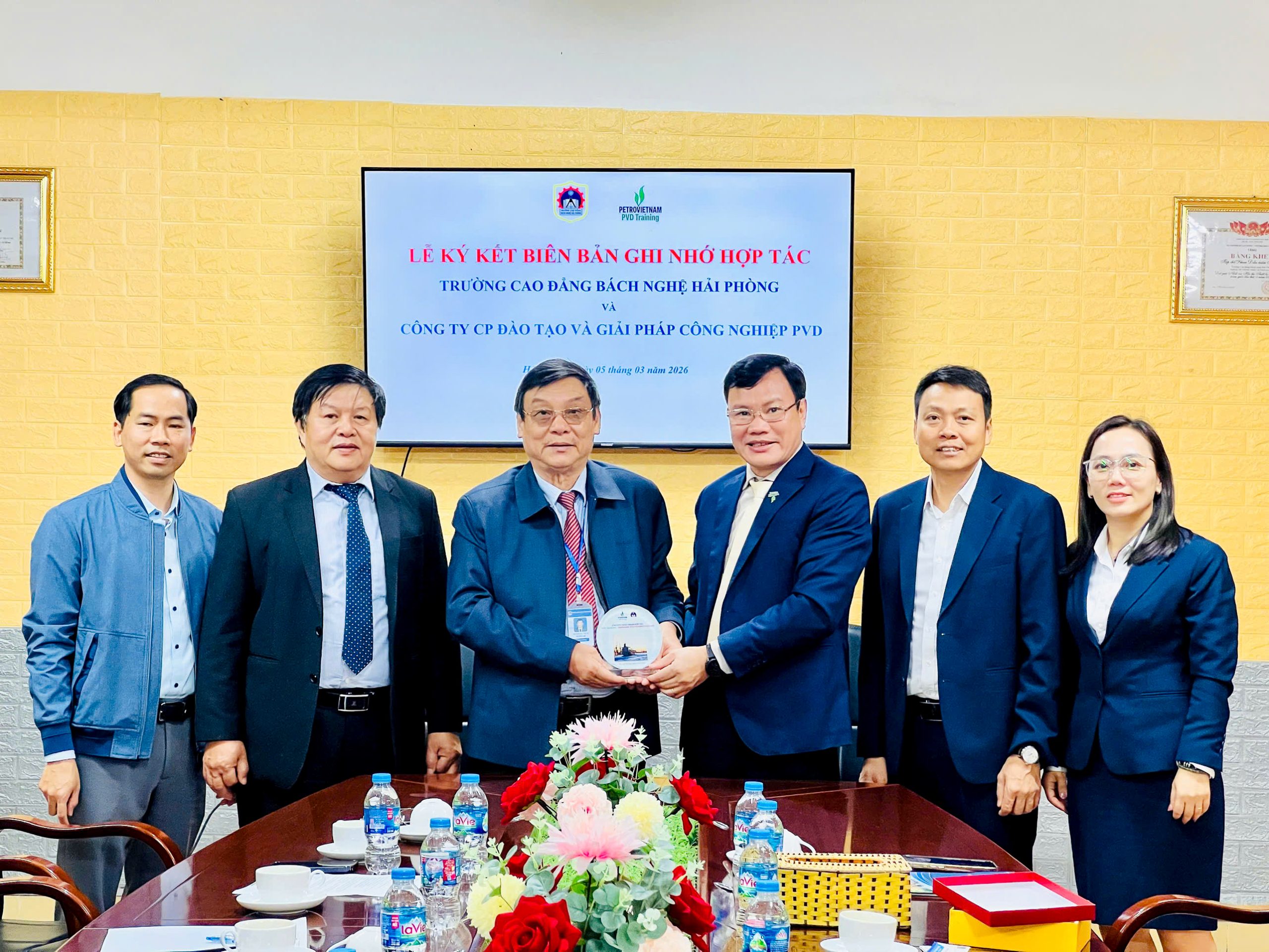 PVD Training ký kết hợp tác với Trường Cao đẳng Bách Nghệ Hải Phòng 1 Anh 1 scaled
