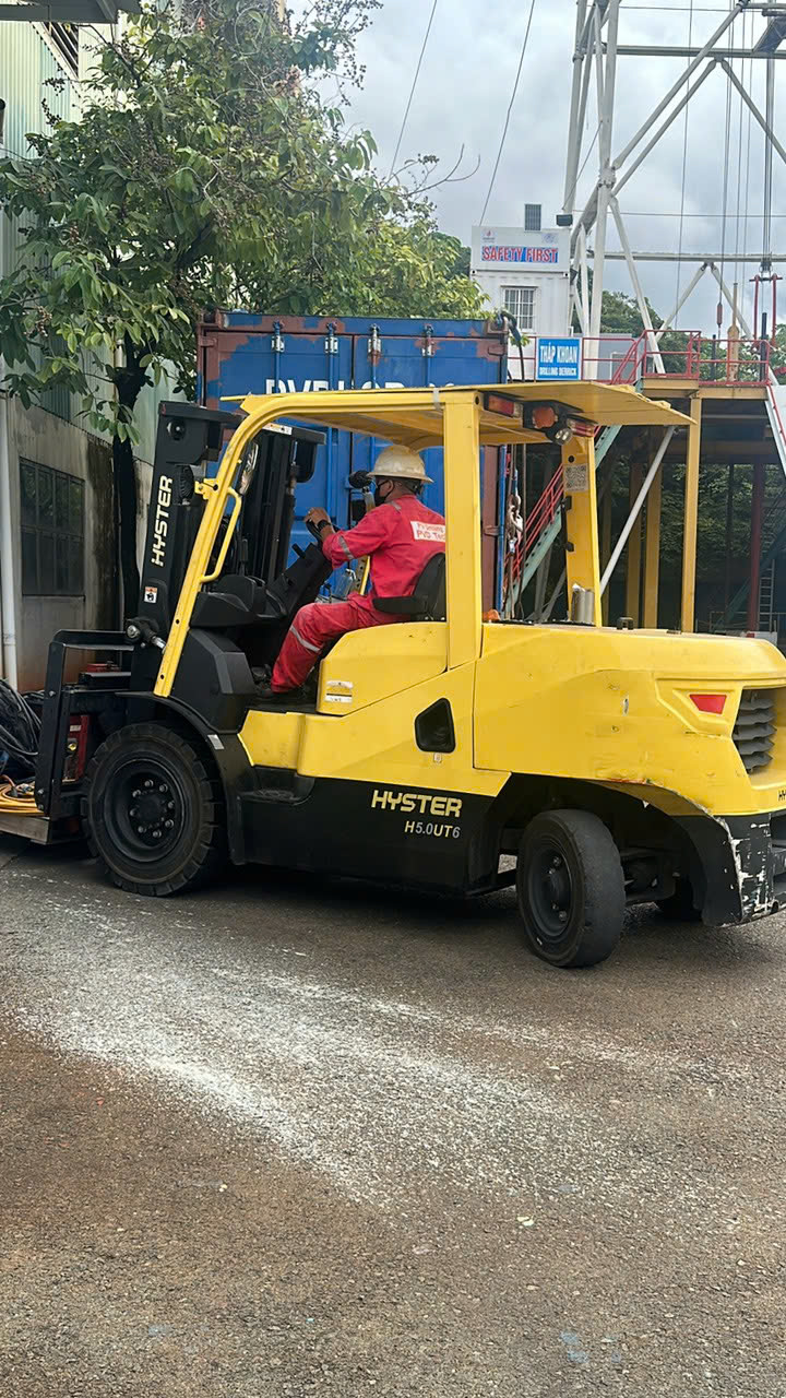 Forklift Operator Training – Enhancing Safety and Operational Efficiency 2 Forklift 1