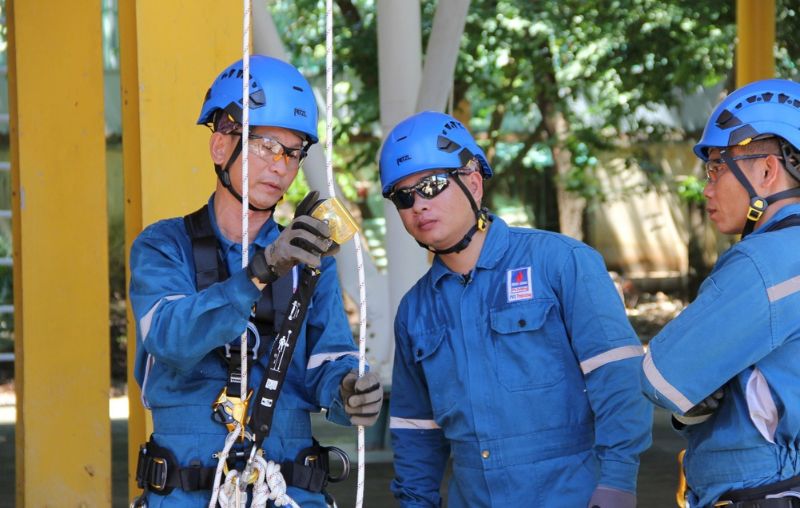 Consulting and Technical Services 9 Thiet ke chua co ten